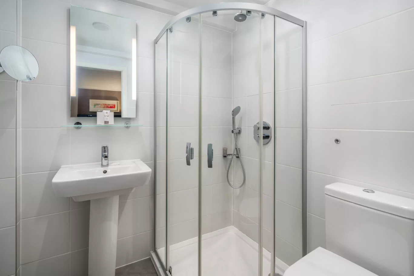 Classic twin bathroom at The Lensbury