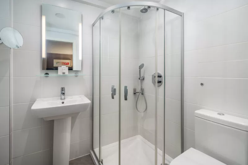 Classic twin bathroom at The Lensbury