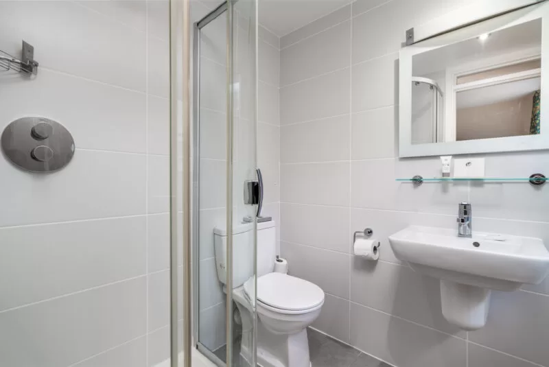 Cosy classic bathroom