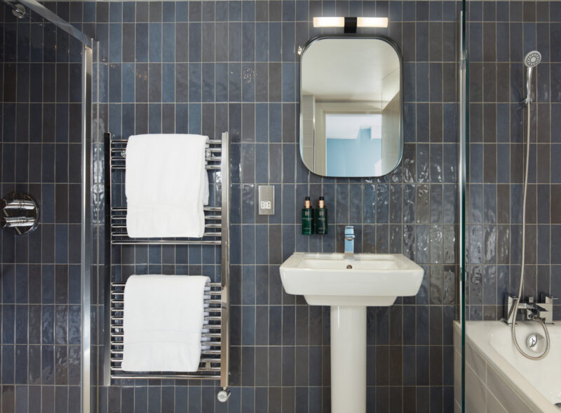 Deluxe Twin Bathroom