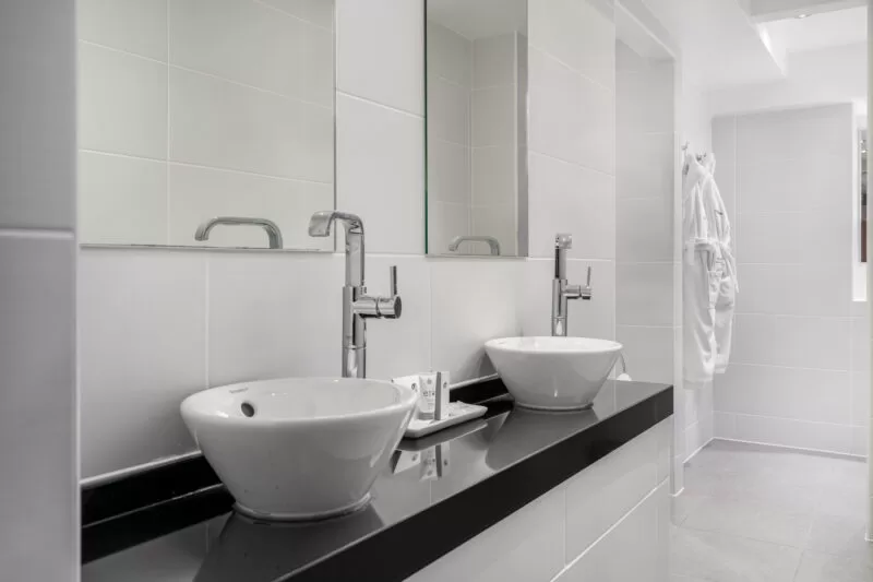 Dutch suite bathroom