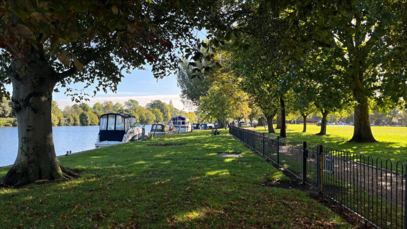 Autumn riverside teddington