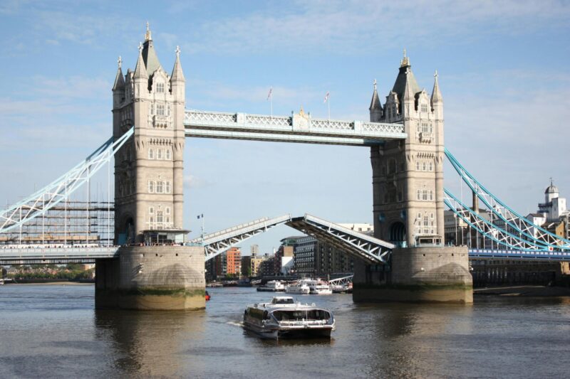 Thames Bridge